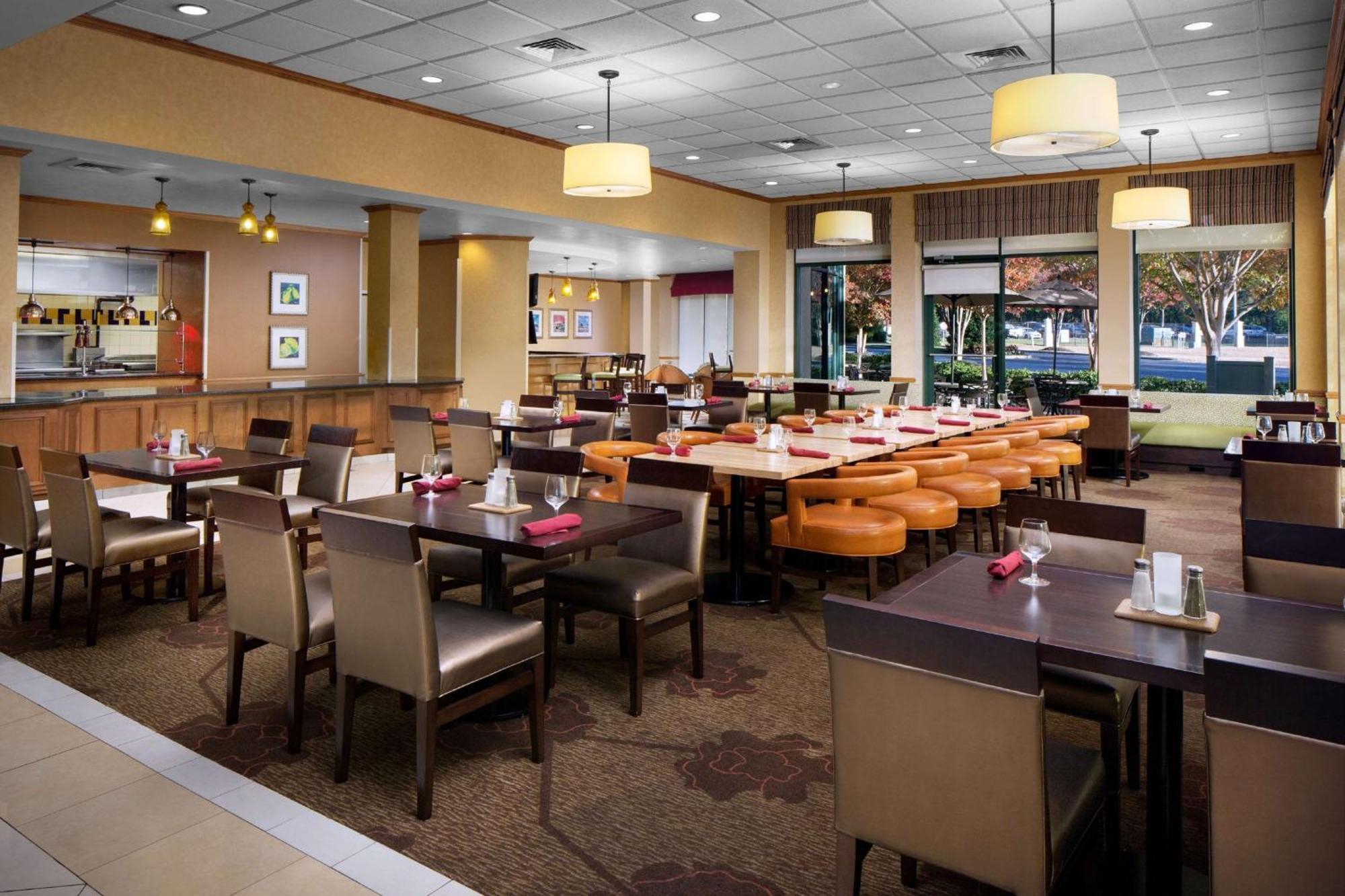 Hilton Garden Inn Atlanta Airport/Millenium Center College Park Екстериор снимка